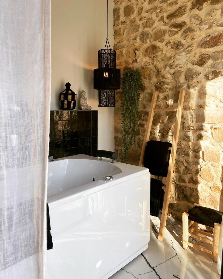 La Planque - Chambres Avec Jacuzzi Fleury-en-Biere Εξωτερικό φωτογραφία